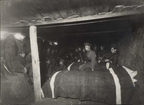 Fuerzas nacionalistas atrincheradas durante la Guerra Civil en León