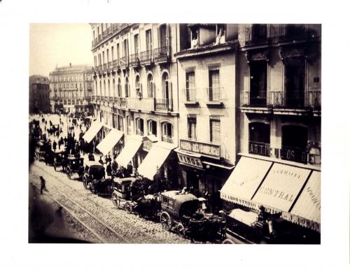 Desembocadura de la calle de Alcalá en la Puerta del Sol