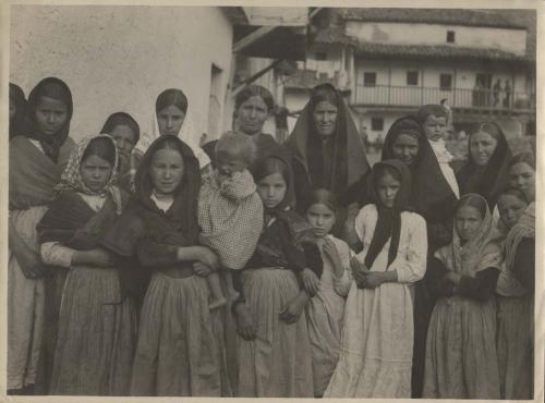 Grupo de mujeres en el El Hornillo (Ávila).