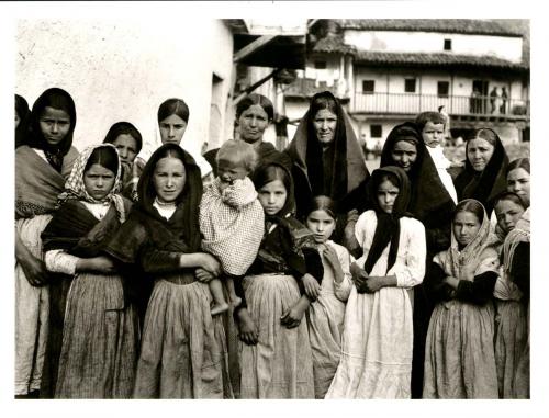 Mujeres y niñas en El Hornillo (Ávila)