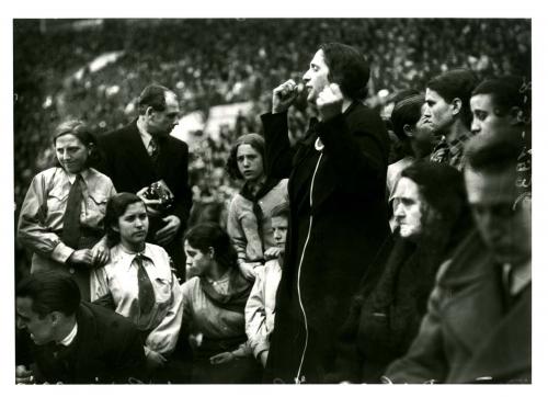 Mitin de Dolores Ibárruri “La Pasionaria” en la Plaza de las Ventas