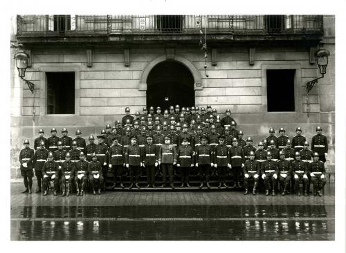 Retrato grupal del cuerpo de policía.