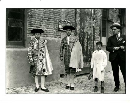 Jóvenes toreros en un pueblo (Madrid)