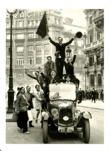 Celebración popular tras la proclamación de la República