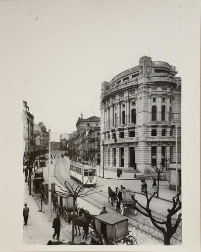 Vista del antiguo teatro Rosalía de Castro y calle de Policarpo Sanz (Vigo)