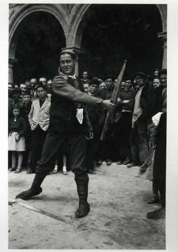 Tirando a la reja en la plaza de Villarrobledo