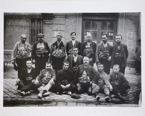 Vendedores ambulantes de cuchillos y navajas en la antigua estación de Albacete