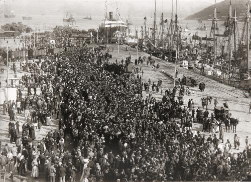 Campaña de Marruecos. Repatriación de tropas en el puerto de Vigo