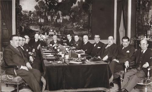 El presidente de la Segunda República, Niceto Alcalá Zamora, presidiendo el primer gobierno de Alejandro Lerroux