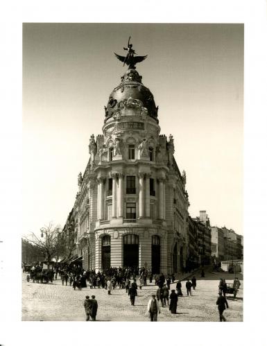 Edificio La Unión y el Fénix recién inaugurado (Madrid)