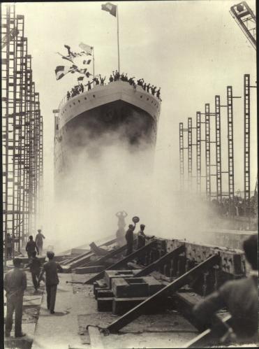 Botadura del transatlántico Magallanes en el astillero de Matagorda de Puerto Real (Cádiz)