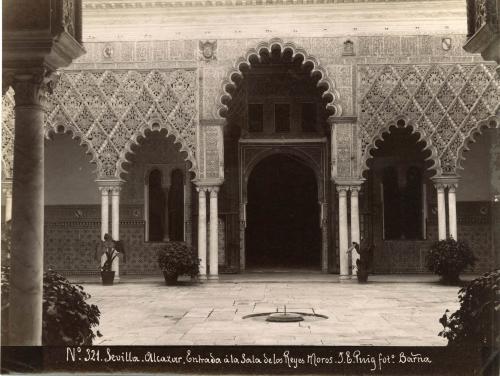 Sevilla. Alcázar. Entrada a la sala de los Reyes Moros