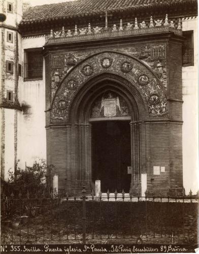 Sevilla. Puerta de la iglesia de Santa Paula