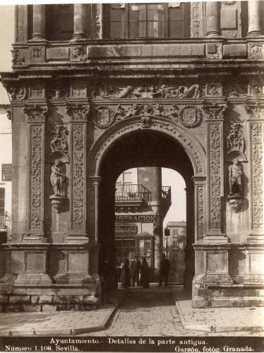 Sevilla. Ayntamiento. Detalle de la parte antigua