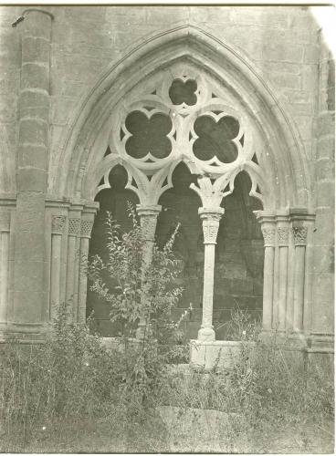 POBLET (Tarragona): MONASTERIO: claustro: arco.