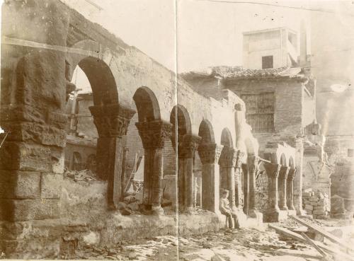 HUESCA: TEMPLO DE SAN PEDRO EL VIEJO: Claustro: antes de la restauración