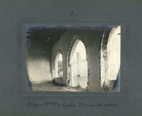 Alegria-Dulantzi (Álava). - Ermita de Nuestra Señora de Ayala. Interior del pórtico