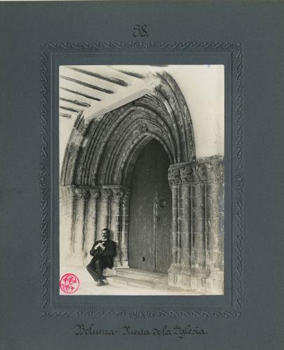 Belunza (Álava). - Puerta de la Iglesia de San Pedro Apóstol. 