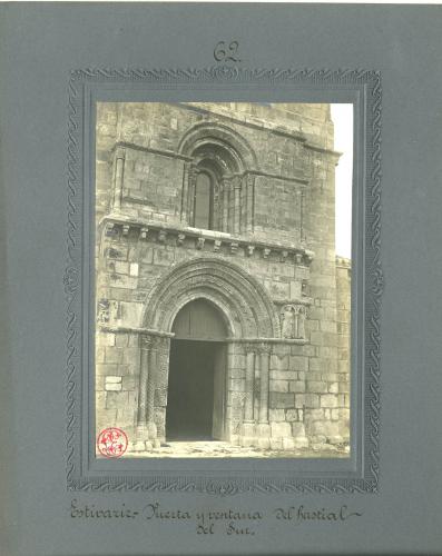 Estíbariz (Álava). - Iglesia de Nuestra Señora.Puerta y ventana del hastial del sur.