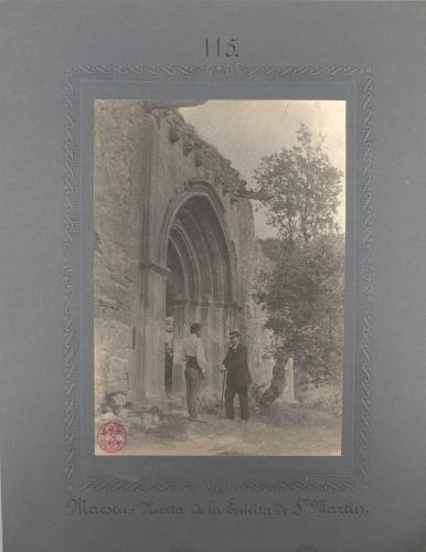 Maestu (Álava). - Puerta de la Ermita de San Martín. 