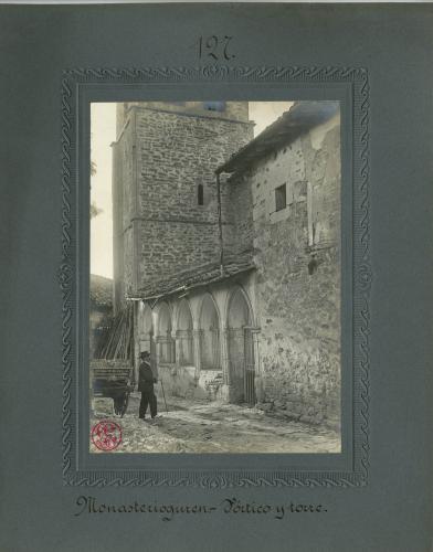 Monasterioguren (Álava). - Pórtico y torre De la Iglesia de San Pedro Apóstol. 