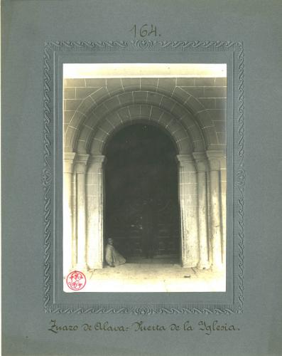 Zuazo de Álava. - Puerta De la Iglesia parroquial de Santa Maria.