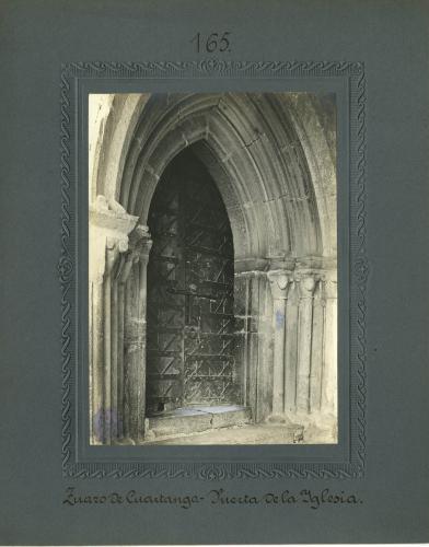 Zuazo de Cuartango. - Puerta De la Iglesia de San Pedro. 