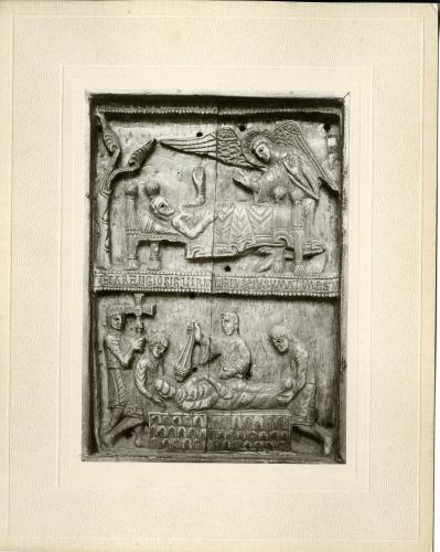 Arqueta de San Millán. Arriba: un ángel anuncia al santo su muerte. Abajo: Entierro de San Millán con el cuerpo embalsamado