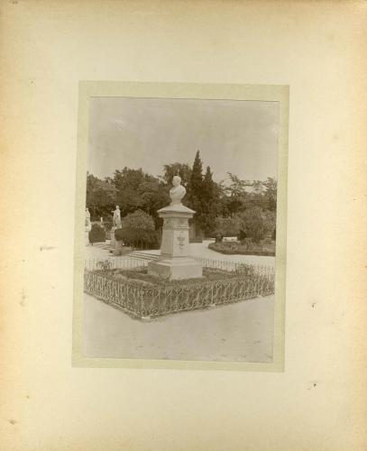 MADRID. Monumento al doctor Benavente en el Parterre del Retiro