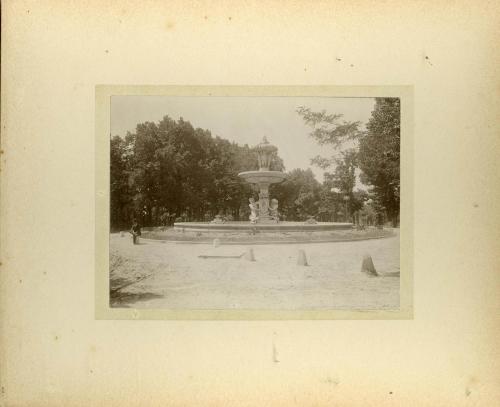 MADRID. Parque del Retiro. Fuente de la Alcachofa