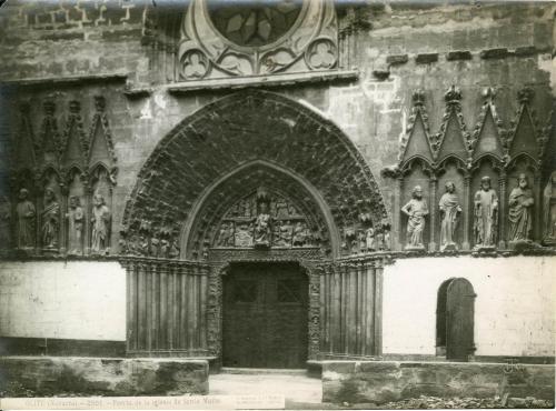 Olite (Navarra) Puerta de la Iglesia de Santa María