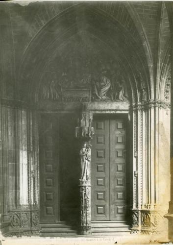 Catedral de Pamplona. Puerta de entrada del claustro