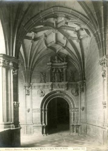 Estella (Navarra) Puerta del claustro de Santa María de Irache