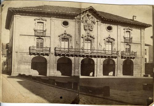 MONDRAGÓN (Guipúzcoa): Ayuntamiento: vista de la fachada