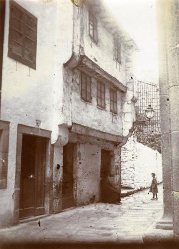 SANTIAGO DE COMPOSTELA. Casa en la rúa da Algalia de Abaixo.