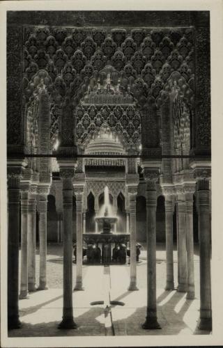 Granada. Alhambra. Patio de los leones