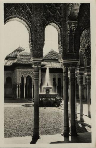 Granada. Alhambra. Patio de los leones