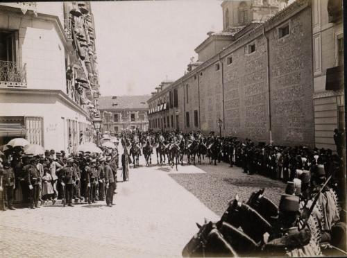 MADRID: COMITIVA REAL:  “Apertura de Cortes en 1901”