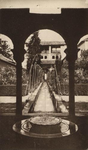 GRANADA- Generalife. Patio de la Acequia