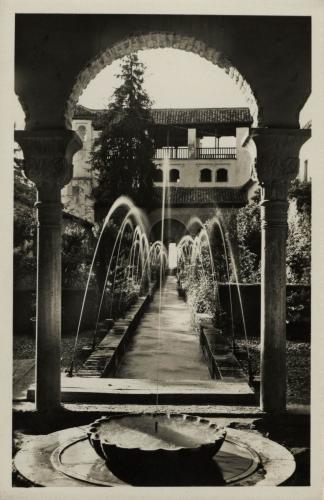 GRANADA- Generalife. Patio de la Acequia