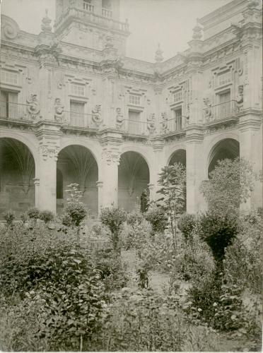 Orense. Monasterio de San Salvador de Celanova. Claustro