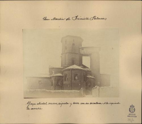 San Martín de Frómista (Palencia). Grupo absidal, crucero, cúpula y torre con su escalera. A la izquierda la sacristía.