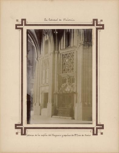 Palencia. Catedral. Exterior de la capilla del Sagrario y sepulcro de Dª Inés de Osorio.