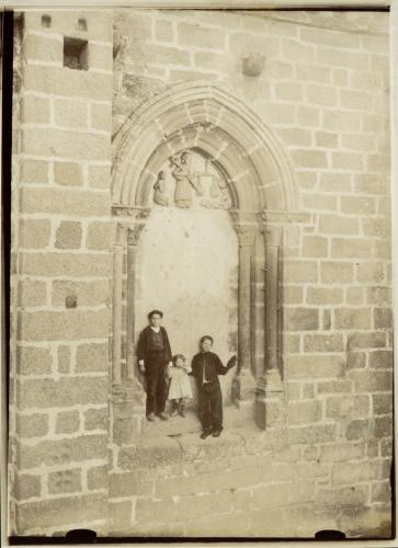 Puerta norte de la Iglesia de Santa María do Azougue en Betanzos
