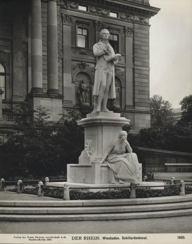 Wiesbaden. Monumento a Schiller