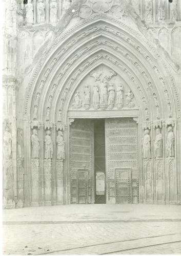 VALENCIA: Catedral, puerta de los Apóstoles