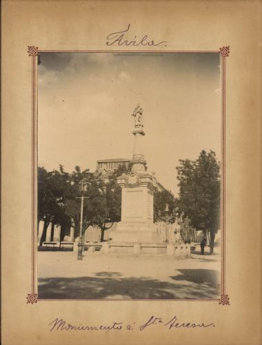 Ávila. Monumento a Santa Teresa