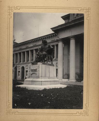 Museo del Prado. Estatua de Velázquez