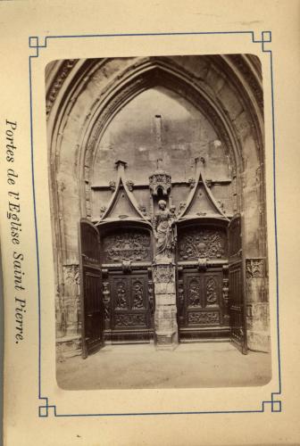 AVIÑÓN. Puertas de la Iglesia de San Pedro