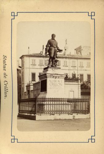 AVIÑÖN. Estatua de Crillon